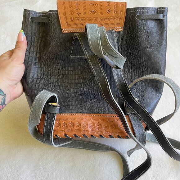 Vintage El Salvador Leather Backpack - Picture 9 of 11